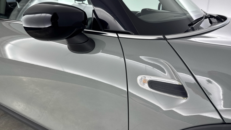 MINI Hatchback 1.5 Cooper Exclusive II 3dr Petrol Hatchback